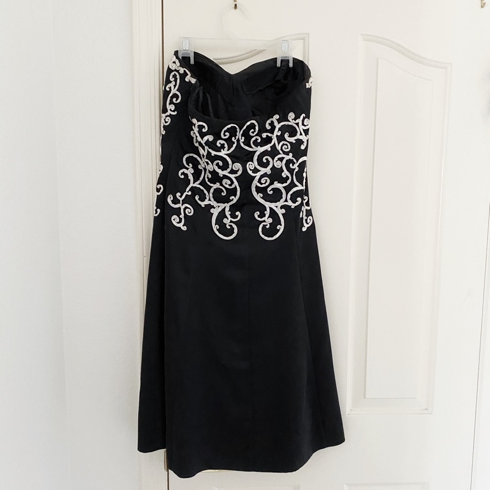 White House Black Market Strapless Cocktail Dress - Picture 3 of 3